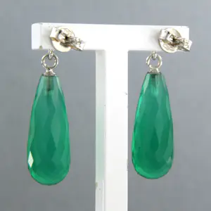 18k witgouden oorhangers met groene onyx en briljant geslepen diamant 0.14 ct kopen? Bied vanaf 330!
