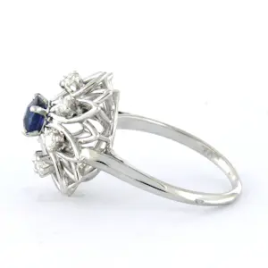 18k wit gouden ring bezet met saffier en briljant geslepen diamant 0.32 ct kopen? Bied vanaf 685!