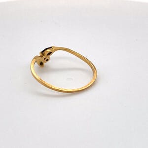 18K Goud - gouden ring met diamant, saffier en smaragd. maat 56(17,75) 1,20 gr kopen? Bied vanaf 90!