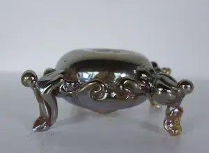Yvon Trossèl - Diverse speels gevormde glasobjecten ('Bonbonella', 2 kopjes, hanger en vaasje) kopen? Bied vanaf 80!