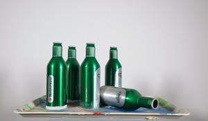 Theo Niermeijer - Compositie van bierflesjes op dienblad kopen? Bied vanaf 1!