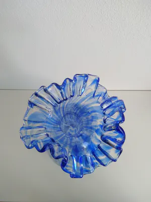 Niet of onleesbaar gesigneerd - Grote, zwierige vaas, blauw glas, handgemaakt kopen? Bied vanaf 1!