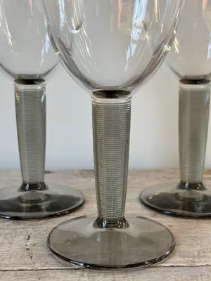 Bormioli Rocco - Set van 3 wijnglazen met geribbelde voet uit de jaren 60 kopen? Bied vanaf 38!