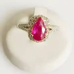 Robijn- en diamanten ring kopen? Bied vanaf 2000!
