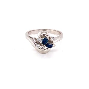 18K Goud - witgouden ring met diamant en saffier. maat 54,25(17,5) 3,76gr kopen? Bied vanaf 220!