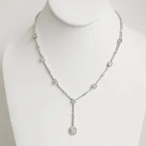 Diamanten set - Halsketting en oorbellen kopen? Bied vanaf 6000!