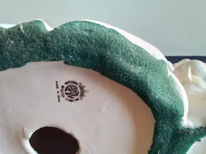 Niet of onleesbaar gesigneerd - Fraai beeld van bloemen meister in Spaans porselein kopen? Bied vanaf 1!