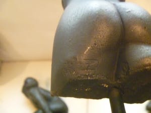 Curiosa - 3 sculpturen - twee torso's en een naakte man op zijn knieen kopen? Bied vanaf 50!