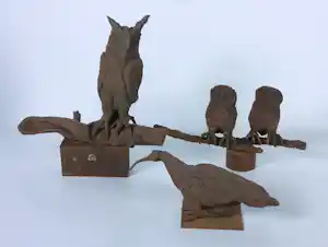 Paul Beckers - Drie sculpturen van ijzer en terracotta, Vogels (Ibis, Oehoe en uiltjes) + boek! kopen? Bied vanaf 80!
