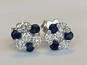 18 karaat Witgouden  Oorbellen met 0.50 ct Diamanten en  Saffieren kopen? Bied vanaf 500!