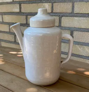 Niet of onleesbaar gesigneerd - Kunst aardewerken koffiepot kopen? Bied vanaf 1!