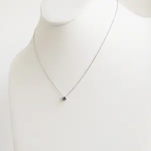 Saffieren hanger met ketting kopen? Bied vanaf 475!