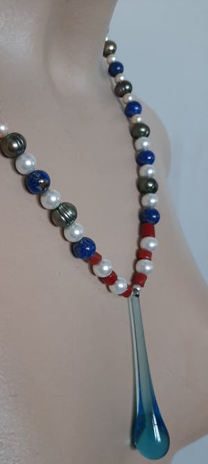 Niet of onleesbaar gesigneerd - Collier van lapis lazuli,parels,koraal,Murano glas,zilver 925 kopen? Bied vanaf 1!