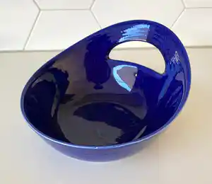 Rorstrand - Blauwe schaal Blå Eld (Blauw Vuur) ontworpen door Hertha Bengtson in 1951 verkocht voor € 10!