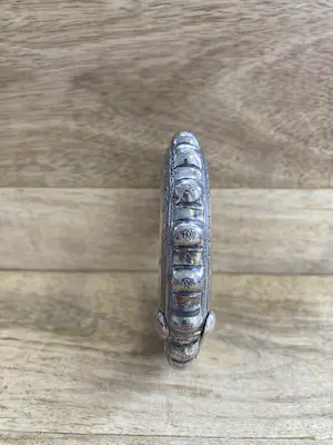 Zilveren bewerkte slavenarmband met scharnier kopen? Bied vanaf 59!