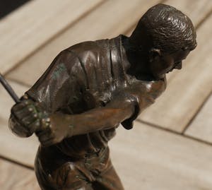 Niet of onleesbaar gesigneerd - Bronzen beeld: golfspeler in full swing!! kopen? Bied vanaf 10!