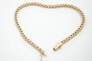 32 - 18 karaats rosegouden armband met ca 0.65 crt briljant geslepen diamant kopen? Bied vanaf 580!