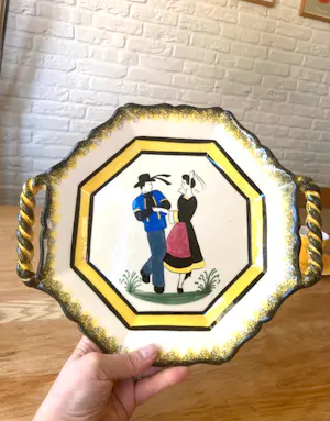 Quimper Faience - Henriot Quimper Schaal met Bretons Danspaar kopen? Bied vanaf 20!