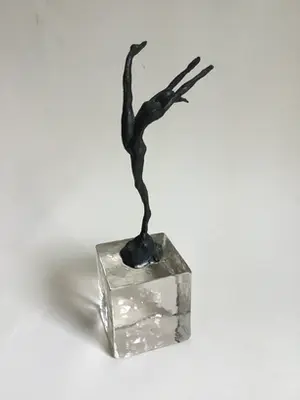 Brons (Onbekend) - Danseres kopen? Bied vanaf 1!