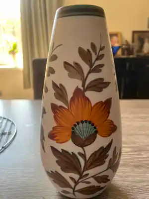 Plateelbakkerij Flora - Mooie bloemenvaas verkocht voor € 50!