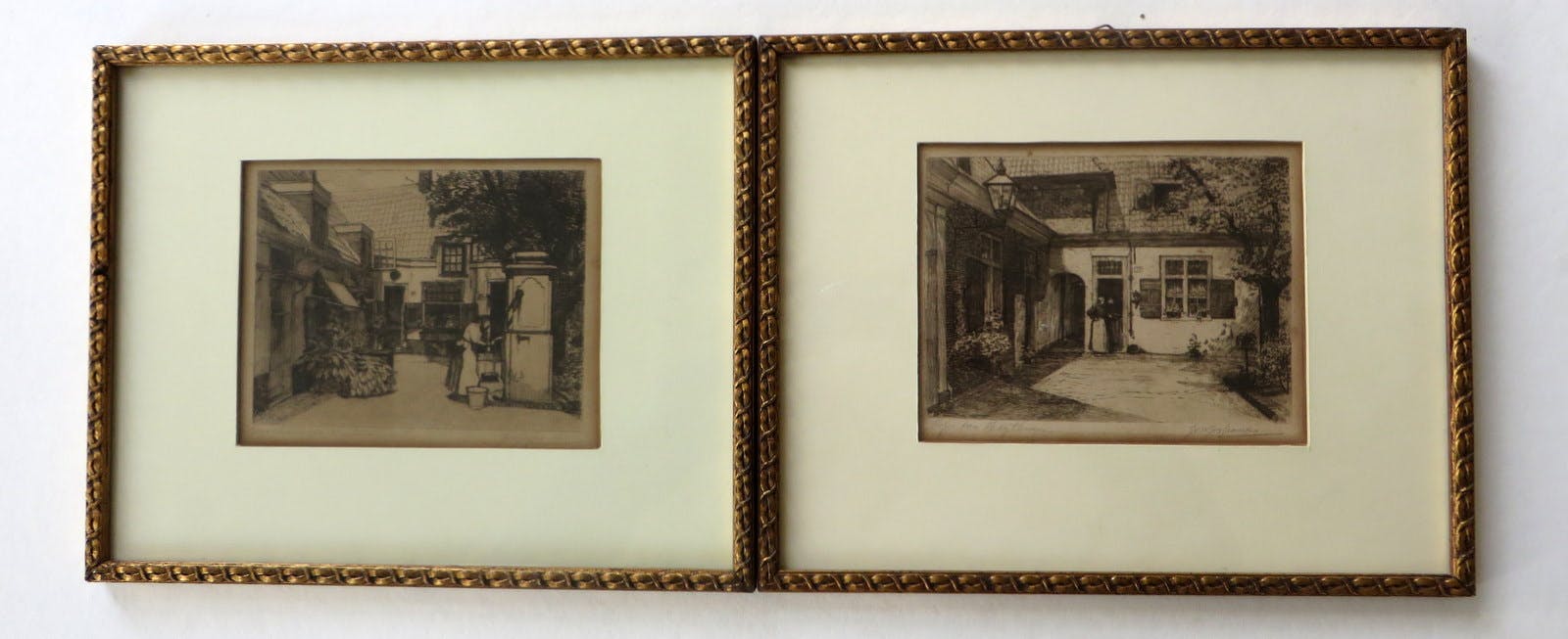 Johannes Josseaud - Twee afbeeldingen van Haarlemse hofjes. Groothuishofje en Heythuijzen hofje. verkocht voor € 35!