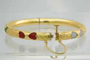 29 - Gedeeltelijk 18 Krt geel-gouden opengewerkte armband met diverse kleuren kopen? Bied vanaf 380!