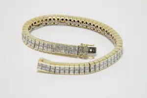 19 - 18 karaats geelgouden armband met ca 13 crt princess geslepen diamanten kopen? Bied vanaf 4850!