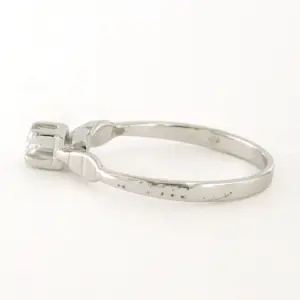 18k witgouden solitair ring met briljant geslepen diamant 0.06 ct - rm 16.25 kopen? Bied vanaf 170!