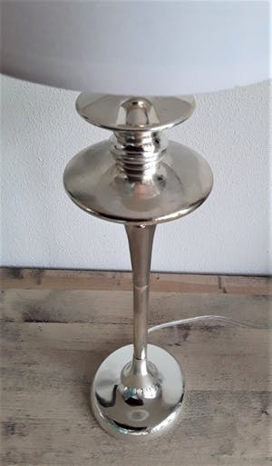 Niet of onleesbaar gesigneerd - Verchroomd stalen tafellamp Nr 1701359 met gemêleerde uitstraling kopen? Bied vanaf 1!