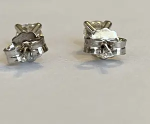 Witgouden oorstekers met diamanten ca 0.65 crt kopen? Bied vanaf 900!