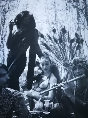 Niet of onleesbaar gesigneerd - Hippies. Sixties. Naakt. kopen? Bied vanaf 1!