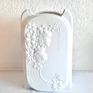 A.K. Kaiser Porzellan - Op Art Vase Bisquit Porzellan Design Wolfgang Gawantka signiert 70er Jahre kopen? Bied vanaf 70!