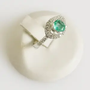 Smaragd- en diamanten ring kopen? Bied vanaf 955!