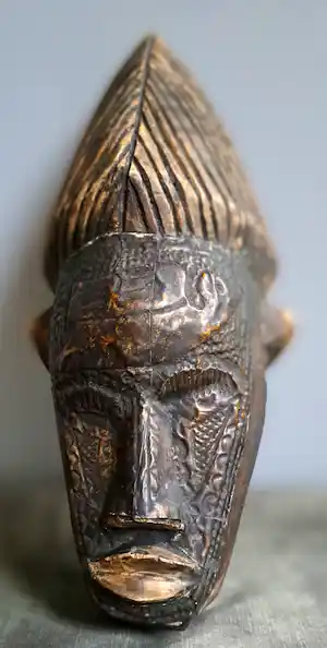 Akan - "Metal Face" verkocht voor € 41!