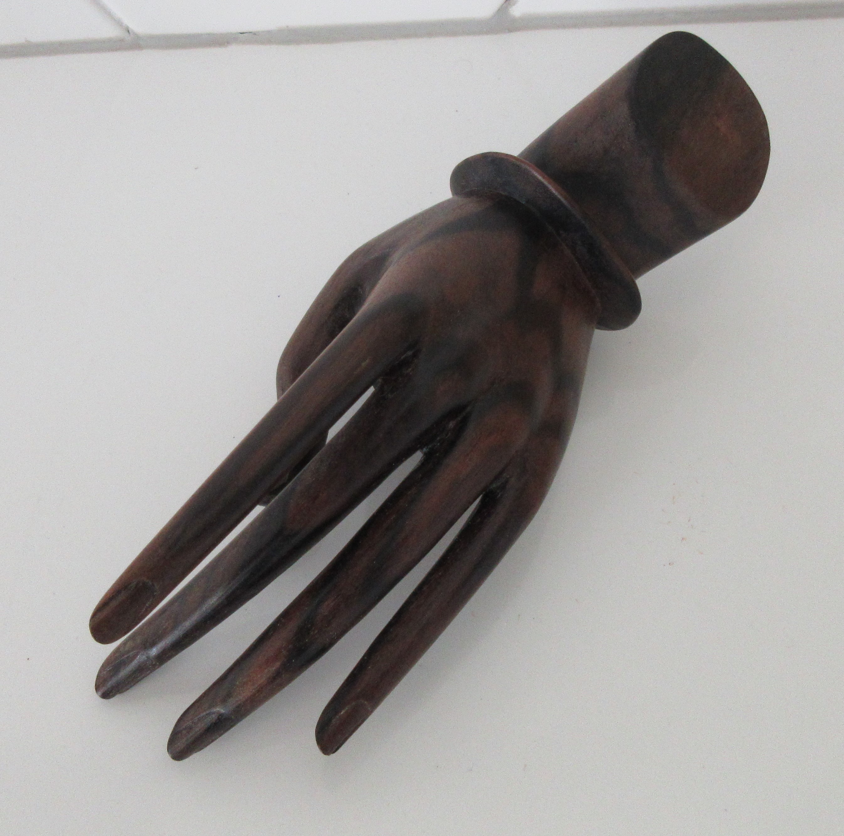 Niet of onleesbaar gesigneerd - Ebbenhouten Art Deco ringhouder  kopen? Bied vanaf 1!