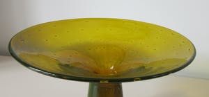 Niet of onleesbaar gesigneerd - Olijfgroen vrij geblazen glazen object kopen? Bied vanaf 1!
