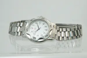 18- sportief Swiss Army Ricochet model 330 ft Rotating Bezel quartz polshorloge kopen? Bied vanaf 15!