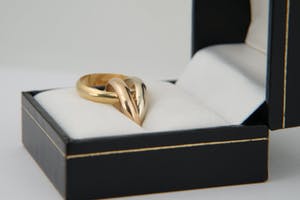 2564 - Elegante 14 karaats dames tricolor "Trinity" designring - Cartier model kopen? Bied vanaf 160!