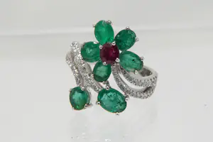 21 - 18 karaats witgouden bloem ring met diamant ca 0.50 crt briljant kopen? Bied vanaf 850!