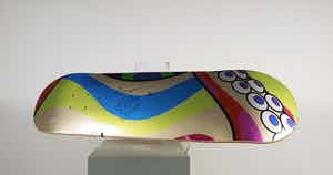 Takashi Murakami - Gemengde techniek, Limited edition skatedeck met bloementekening en signatuur verkocht voor € 361!