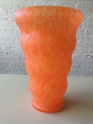 Niet of onleesbaar gesigneerd - Oranje vaas van origineel design kopen? Bied vanaf 1!