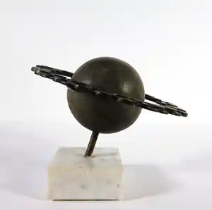 Evert den Hartog - Bronzen beeld op marmeren voet, Money money verkocht voor € 85!