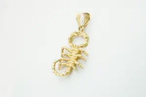 30 - Mooi gedetailleerde 18 Krt geel-gouden sterrenbeeld Schorpioen hanger kopen? Bied vanaf 480!