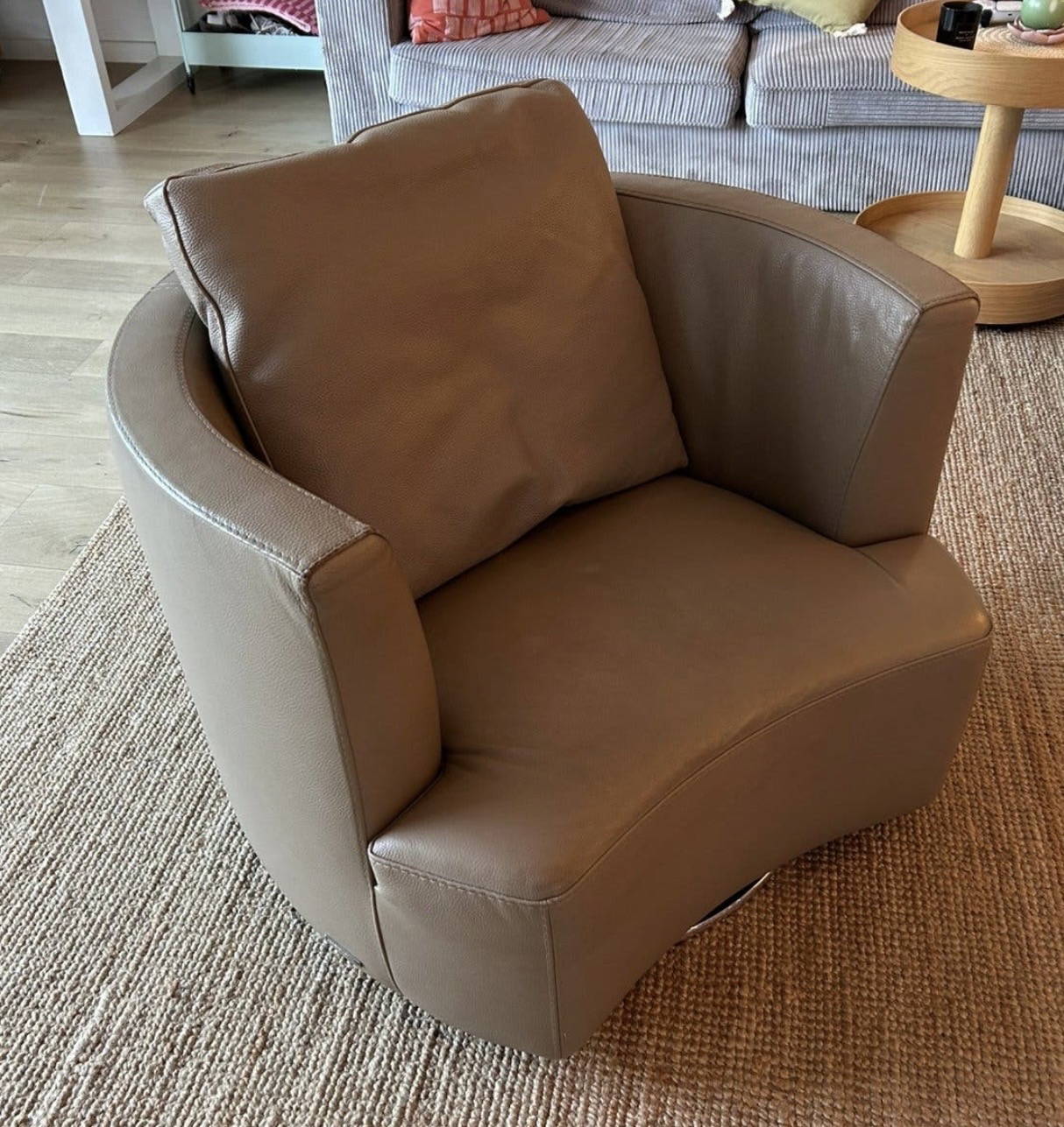 Roche Bobois - CURL draaifauteuil Ontworpen door Roberto Tapinassi & Maurizio Manzoni kopen? Bied vanaf 350!