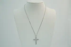 87 - Fijn 14 krt. witgouden collier en een 18 krt. diamanten kruis hanger kopen? Bied vanaf 800!