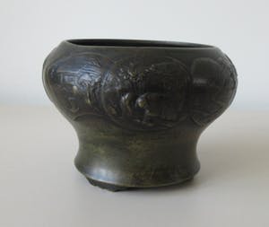 Niet of onleesbaar gesigneerd - Japanse 19e eeuwse Bronzen pot of kom op voeten- Meiji Periode kopen? Bied vanaf 10!