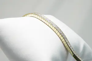 19 - 18 karaats geelgouden armband met ca 13 crt princess geslepen diamanten kopen? Bied vanaf 4850!