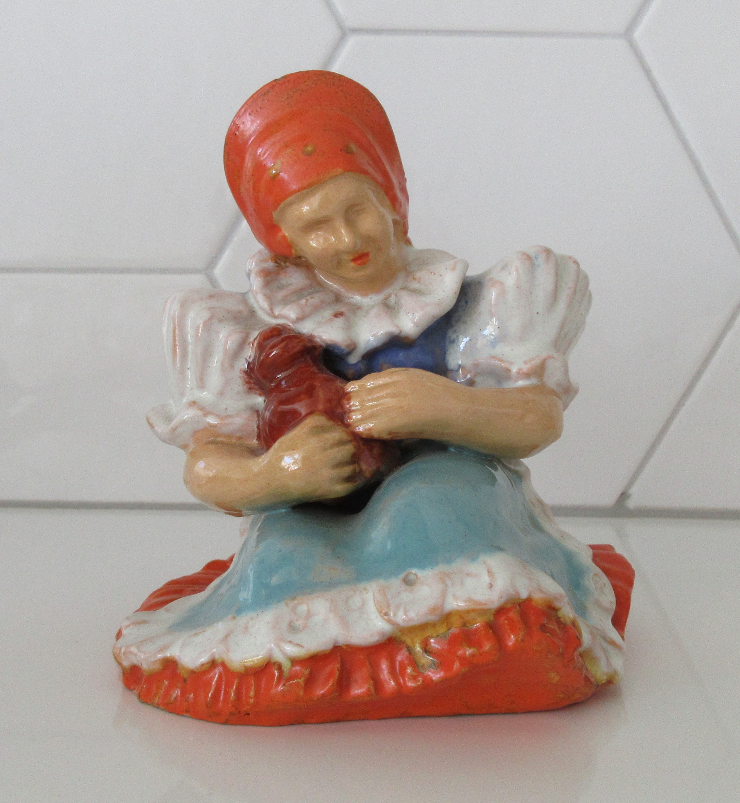 Niet of onleesbaar gesigneerd - Art deco terracotta plastiek van een vrouw met kruik kopen? Bied vanaf 1!