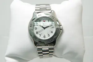 18- sportief Swiss Army Ricochet model 330 ft Rotating Bezel quartz polshorloge kopen? Bied vanaf 15!