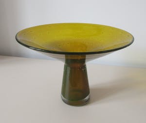 Niet of onleesbaar gesigneerd - Olijfgroen vrij geblazen glazen object kopen? Bied vanaf 1!